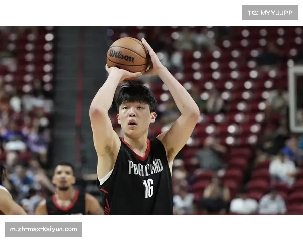 杨瀚森防守出色送出两记盖帽助开拓者大胜勇士展现新星风采 杨瀚森防守出色送出两记盖帽助开拓者大胜勇士展现新星风采